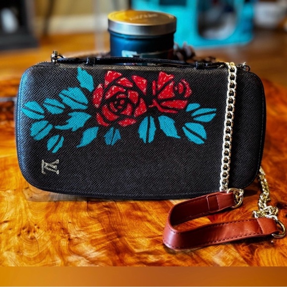 Louis Vuitton Atoll Organizer Wallet From the
2005 Collection
Taiga Leather - Picture 4 of 15